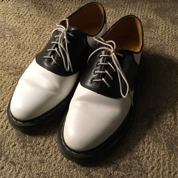 Doc Martens, Dr. Martens saddle shoe
